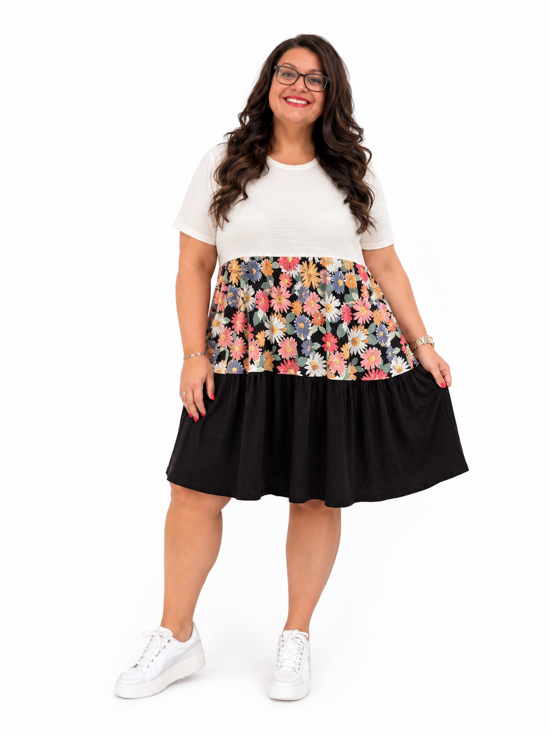 Vestido babydoll negro con diseño floral y diseño colour block de McKinley