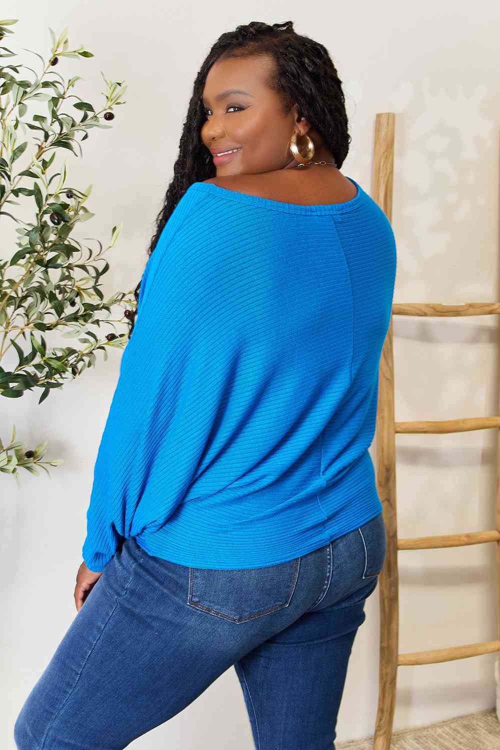 Blusa Zenana de manga murciélago con cuello redondo y tamaño completo