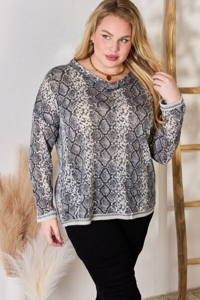 Hailey &amp; Co Top de manga larga con cuello en V y piel de serpiente de tamaño completo